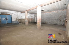 Dom wolnostojący z zabudowaniami o łącznej powierzchni zabudowy około 600m2